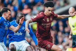 Hạ Everton bằng hai bàn thắng muộn, Man City rộng cửa giành vé Champions League