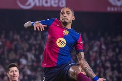 Bị dẫn 3-1, Barcelona vẫn ngược dòng giành chiến thắng và bỏ xa Real Madrid 7 điểm