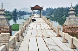 Cầu cổ bằng đá dài nhất Trung Quốc