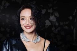 'Nghiêm khắc với mình, rộng lượng với người': Thư Kỳ chia sẻ chiêm nghiệm sống ở tuổi 49