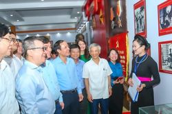 Hội Nhà báo Việt Nam tổ chức chương trình 'Về nguồn' tại ATK Định Hóa – Thái Nguyên