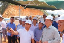 Bộ trưởng Bộ Xây dựng Trần Hồng Minh làm việc với tỉnh Cao Bằng
