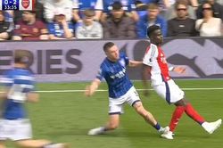 HLV Arsenal tiết lộ tình trạng chấn thương của cầu thủ hay nhất