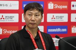 HLV Kim Sang Sik có 3 cầu thủ nhập tịch ở trận đấu lớn vào tháng sau