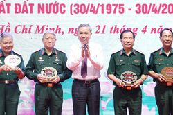 Tổng Bí thư Tô Lâm gặp mặt đại biểu tướng lĩnh, anh hùng và các lực lượng tham gia Chiến dịch Hồ Chí Minh
