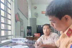 Xử phạt, tịch thu phương tiện người cụt một tay lái xe máy 'diễn xiếc' trên đường ở Bình Dương