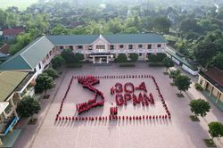 Học sinh Nghệ An xếp hình bản đồ Việt Nam hướng về kỷ niệm ngày 30/4