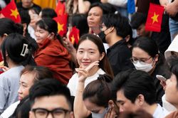 Ngồi kín đường từ 14h chờ xem tổng hợp luyện tại TP.HCM