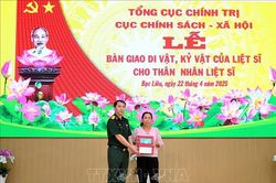 Bàn giao di vật, kỷ vật của liệt sĩ cho thân nhân liệt sĩ