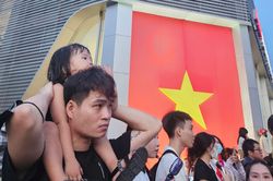 Người dân TP Hồ Chí Minh hào hứng đổ ra đường xem tổng hợp luyện diễu binh lần 2