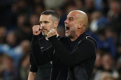 Màn ăn mừng hiếm thấy của Pep Guardiola