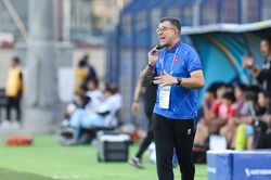 Tuyển U16 Việt Nam hội quân, HLV Roland 'đánh tiếng' tới VFF