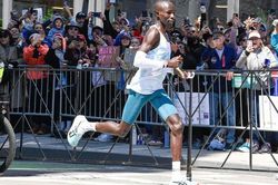Những 'siêu xe' thống trị đường đua Boston Marathon 2025