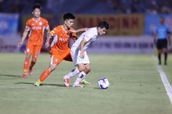 Khó lường cuộc đua vô địch và trụ hạng V-League