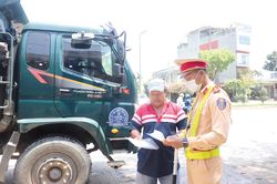 Tăng cường xử lý phương tiện vi phạm an toàn giao thông