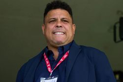 Đội của Ronaldo 'béo' đổi chủ