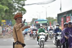 Cảnh sát giao thông được dừng xe để kiểm tra, kiểm soát dựa trên căn cứ nào theo quy định mới?