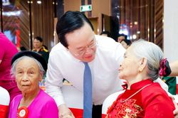 Nghệ An gặp mặt các Mẹ Việt Nam anh hùng, thương binh nặng, cựu chiến binh, cựu thanh niên xung phong tiêu biểu