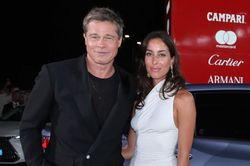 Brad Pitt cầu hôn bạn gái Ines de Ramon và chuẩn bị một đám cưới tại nhà thờ