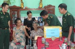 Bộ đội Biên phòng tỉnh Đắk Lắk tổ chức nhiều hoạt động ý nghĩa chào mừng kỷ niệm 50 năm Ngày thống nhất đất nước