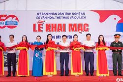 Nghệ An khai mạc trưng bày chuyên đề '50 năm thống nhất và khát vọng vươn mình'