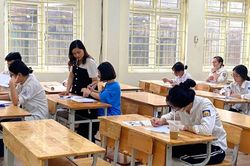 Điểm tiếp nhận hồ sơ thí sinh tự do 2025 thi tốt nghiệp THPT tại TPHCM và Hà Nội?