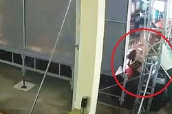 Nam sinh lớp 9 bị điện giật tử vong khi biểu diễn văn nghệ ở trường