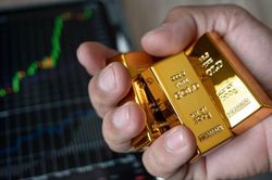 Giá vàng sáng 26/4: Phải làm gì giữa tin tức thực - hư?