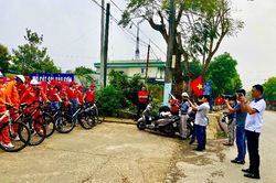 15 hội viên tham gia trại sáng tác tại huyện Tân Uyên