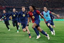 Barca nhận khoản thưởng khó tin
