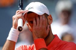 Djokovic đối mặt 'hiện thực mới' sau khi bị loại sớm ở Madrid Open