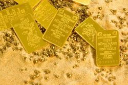 Giá vàng hôm nay 27/04: Rơi thẳng đứng?