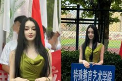 Hot girl cầm bảng sở hữu nhan sắc 'chuẩn AI' làm netizen tò mò