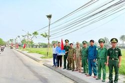 Trao tặng công trình 'Đường cờ Tổ quốc'