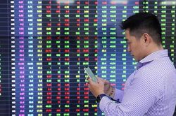VN-Index mất 2 điểm phiên đầu tuần, thanh khoản sụt giảm