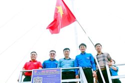 Thành đoàn Vinh khánh thành công trình 'Tái dựng Cột cờ Đại Thắng' chào mừng 30/4