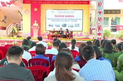 Trường THPT Lương Văn Tri tổ chức ngoại khóa kỷ niệm 50 năm Ngày Giải phóng miền Nam, thống nhất đất nước