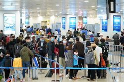 Tân Sơn Nhất đón số chuyến bay kỷ lục dịp Lễ 30/4