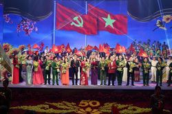 Ba giọng ca vàng của làng nhạc cách mạng hòa giọng trong chương trình 'Đảng trong mùa Xuân đại thắng'