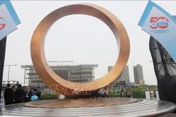 Khánh thành Biểu tượng hữu nghị quốc tế Thành phố Hồ Chí Minh
