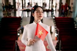 Nữ ca sĩ gây sốt với bản hit đạt hơn 2 tỷ lượt nghe đợt 30/4 này là ai?
