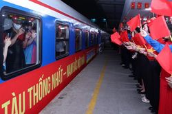 Khởi hành 'Đoàn tàu Thống Nhất' nối liền non song một dải