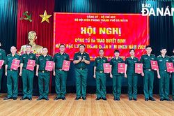 Trao quyết định nâng lương, thăng quân hàm quân nhân chuyên nghiệp năm 2025