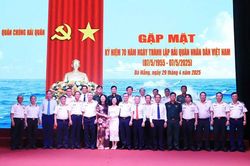 Gặp mặt truyền thống kỷ niệm 70 năm thành lập Hải quân nhân dân Việt Nam