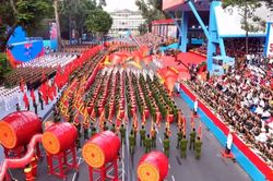 Mãn nhãn với màn trống hội mở đầu đại lễ mừng 50 năm đất nước thống nhất