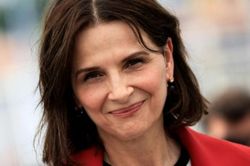Juliette Binoche: Ngôi sao Pháp tỏa sáng, 'chèo lái' Ban giám Khảo LHP Cannes 2025