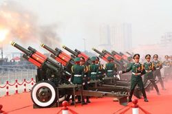 Đại bác rền vang, máy bay tung cánh mở đầu Đại lễ kỷ niệm 50 năm thống nhất đất nước