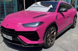 Lamborghini Urus hơn 16 tỷ 'màu hường' biển số 100 triệu ở TP.HCM