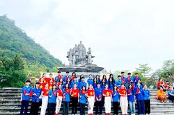 Người dân háo hức xem trực tiếp Lễ kỷ niệm, diễu binh, diễu hành 50 năm Ngày Giải phóng miền Nam, thống nhất đất nước