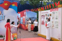 Tái hiện ký ức lịch sử 30/4 tại Hoàng thành Thăng Long